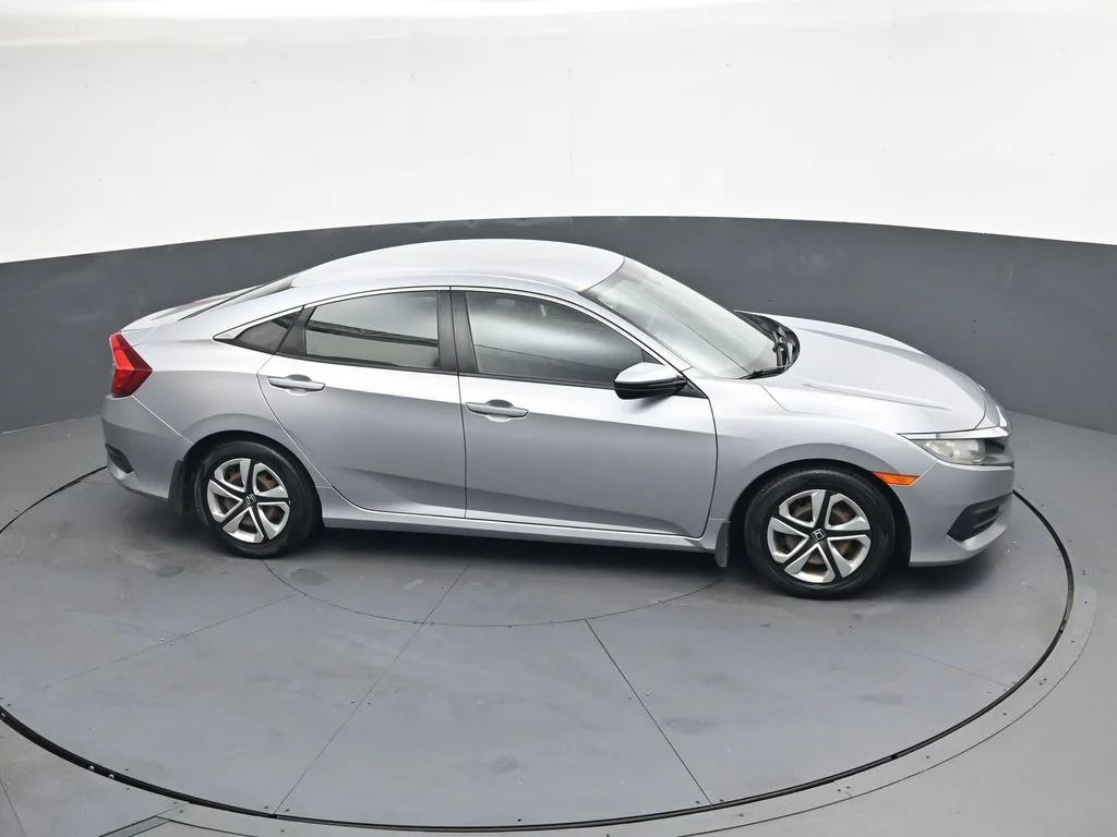 Used 2018  Honda LX image 15