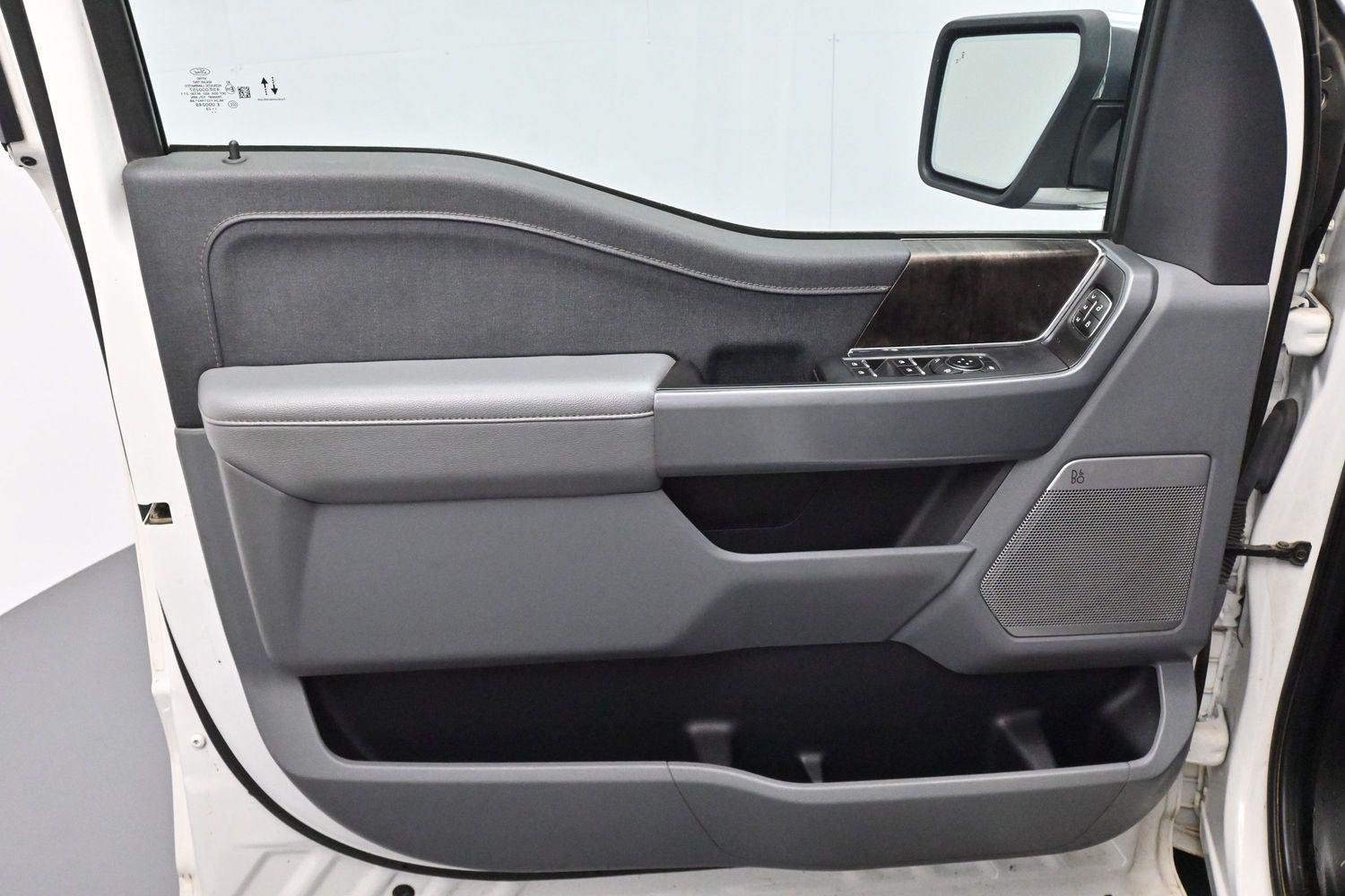 Used 2023  Ford LARIAT image 11