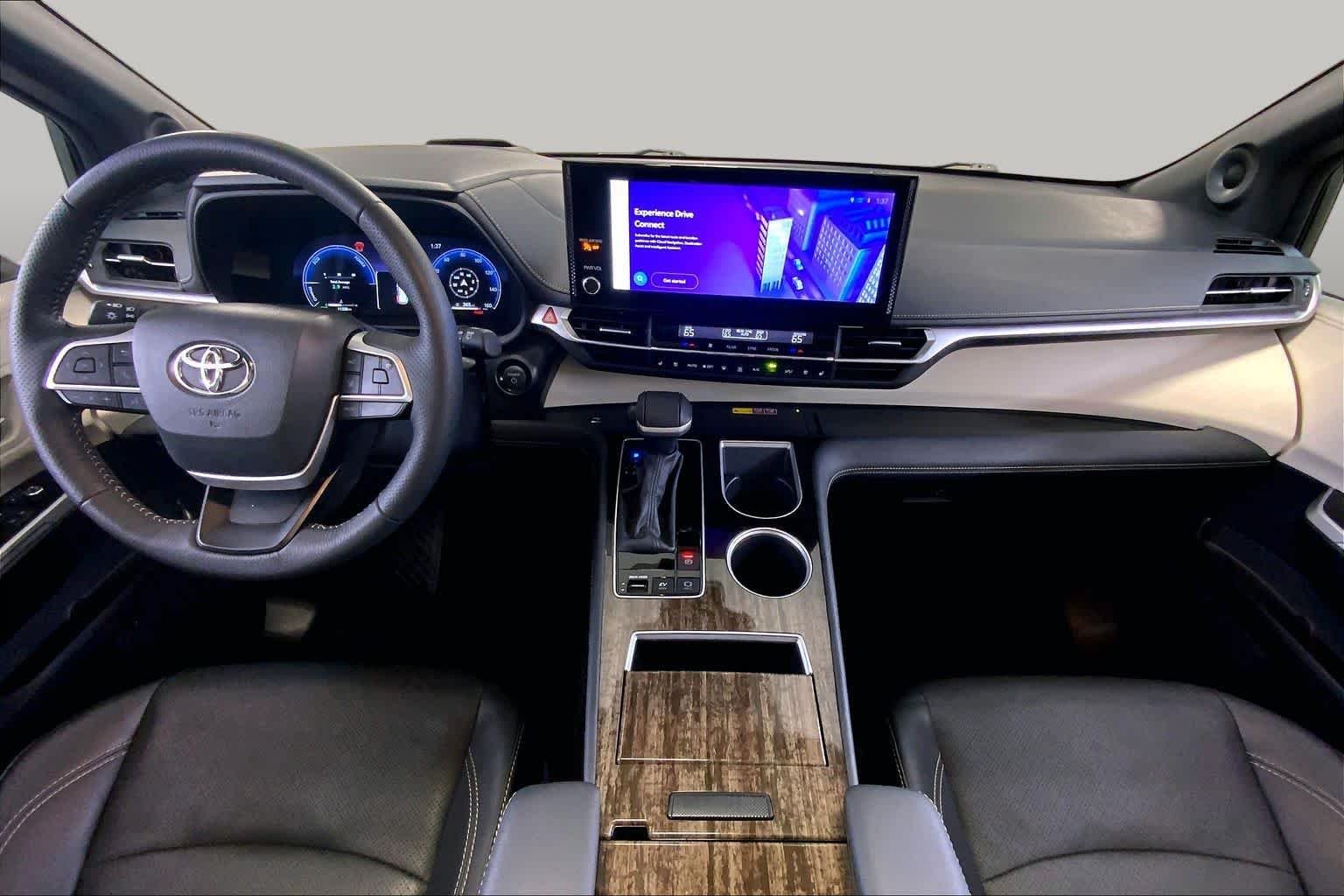 Used 2025 Wind Chill Pearl Toyota Platinum image 15