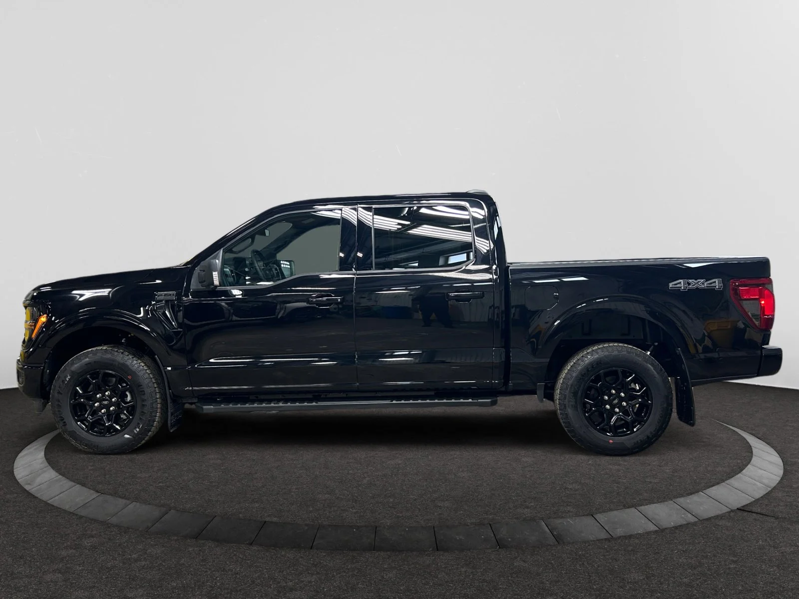 New 2026 Agate Black Metallic Ford XLT image 2