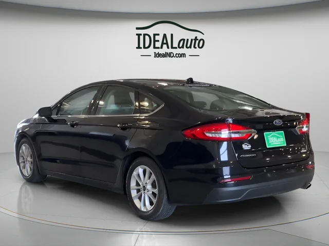 Used 2019 Black Ford SE image 9