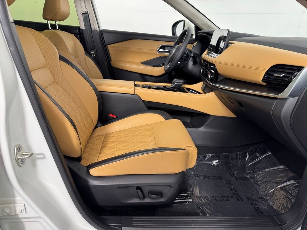 Used 2023 Pearl White Tricoat Nissan Platinum image 29