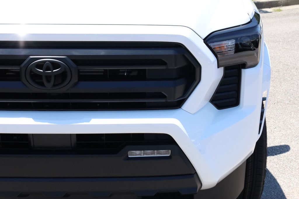 2025 Toyota Tacoma SR5 - Photo 18