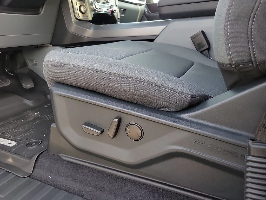 New 2026 Agate Black Metallic Ford XLT image 12