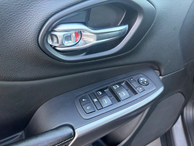 Used 2021 Gray Jeep Latitude Lux image 8