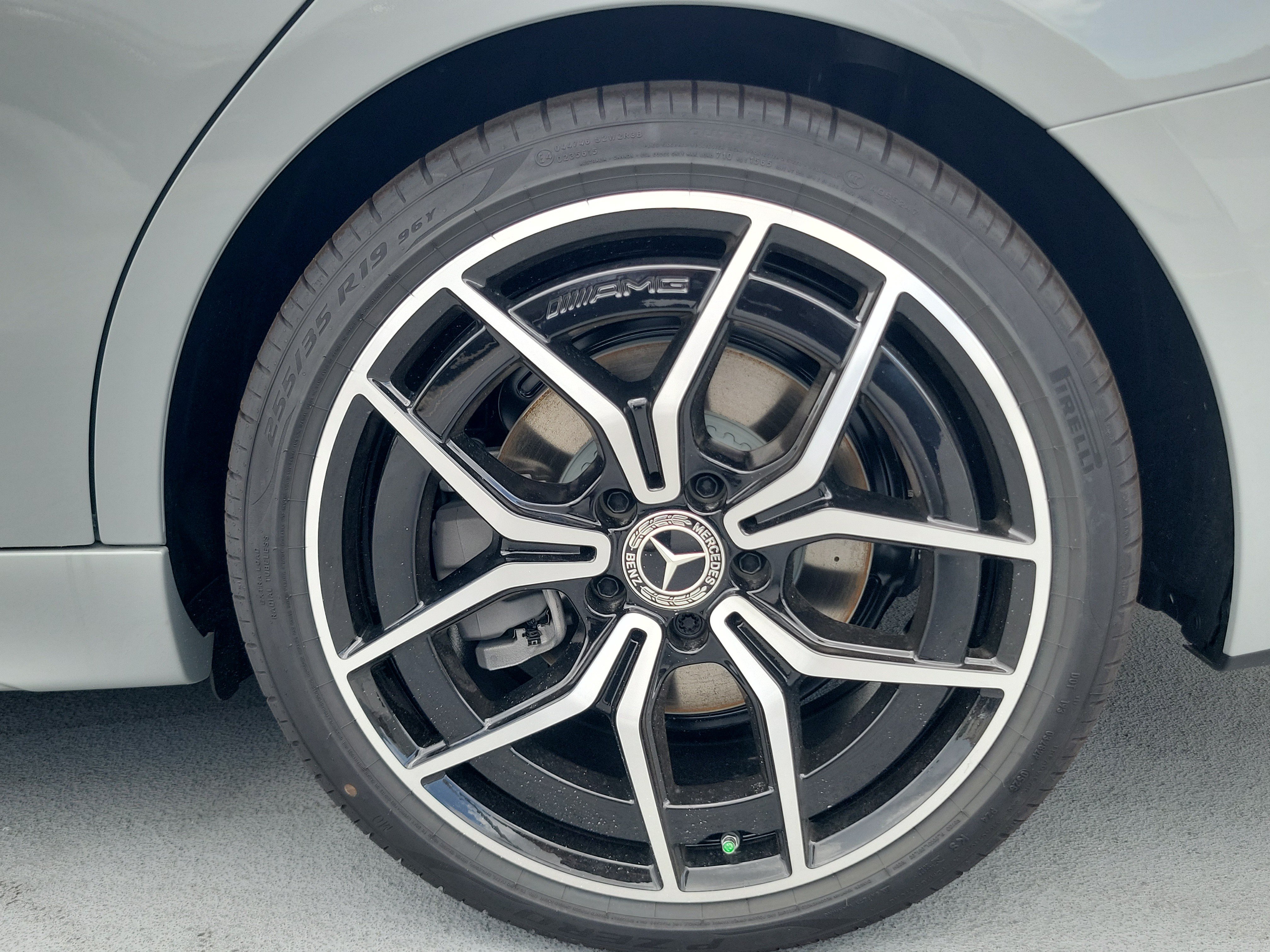 New 2026 MANUFAKTUR Alpine Grey Mercedes-Benz C 300 image 8