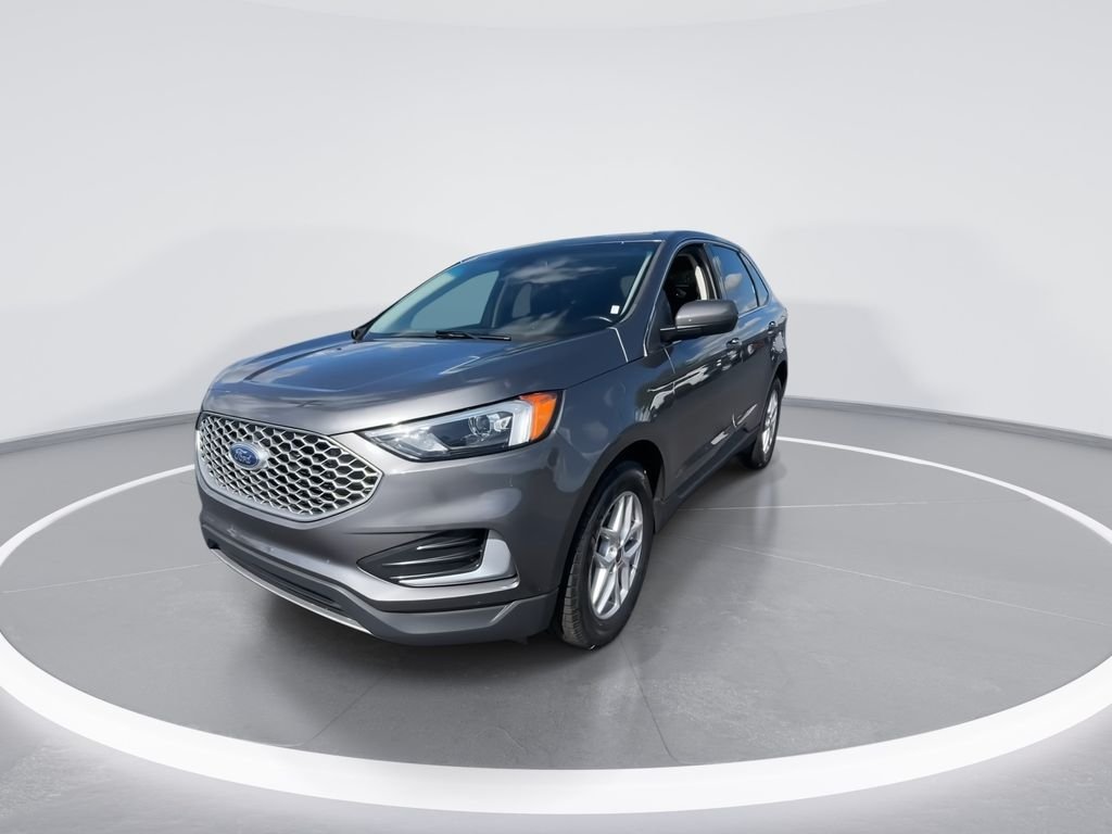 Used 2023 Gray Ford SEL image 4