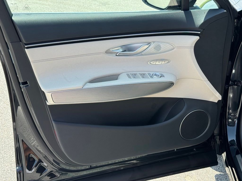 New 2027 Black Genesis 2.5T Select image 20