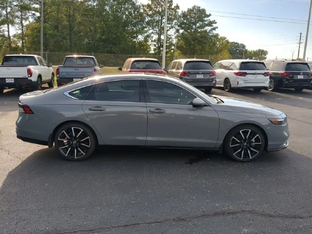 Used 2025 Urban Gray Pearl Honda Touring image 6