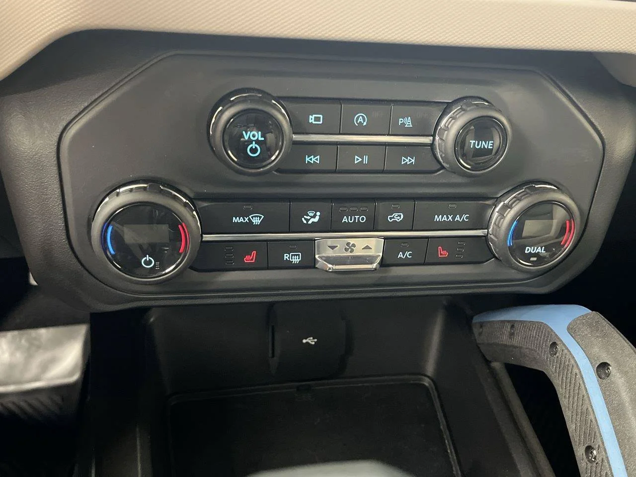 Used 2023 Black Ford Wildtrak image 20