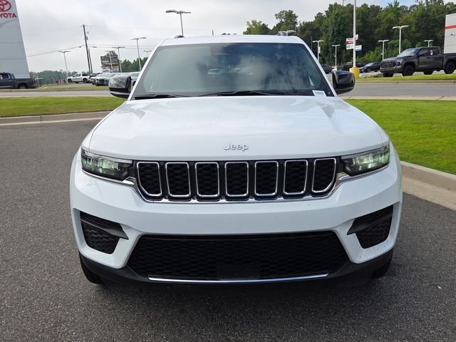 Used 2025 White Jeep Laredo image 2