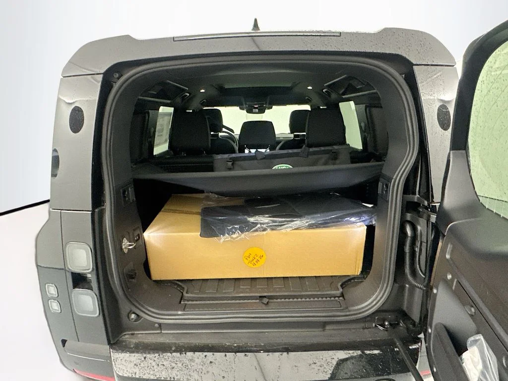 New 2026 Santorini Black Land Rover X-Dynamic SE image 25