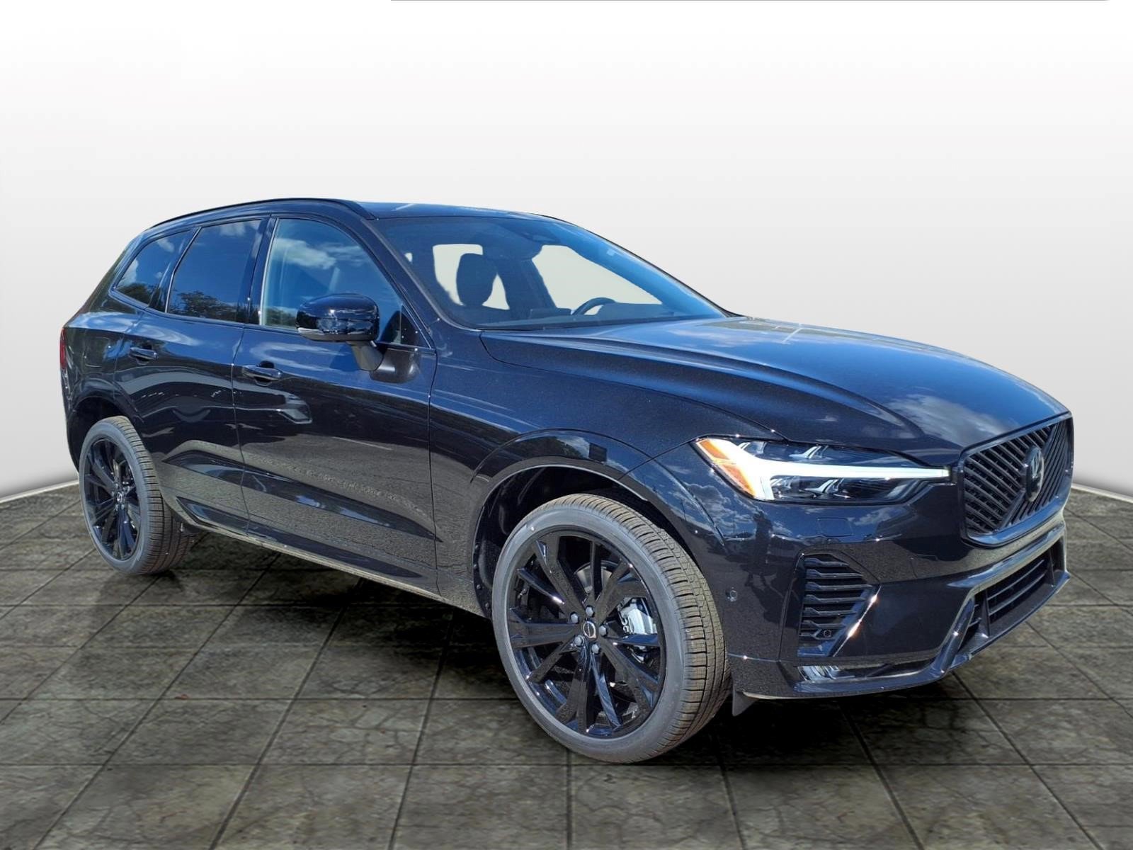 2026 Volvo XC60 B5 Ultra Black Edition Theme AWD's photo