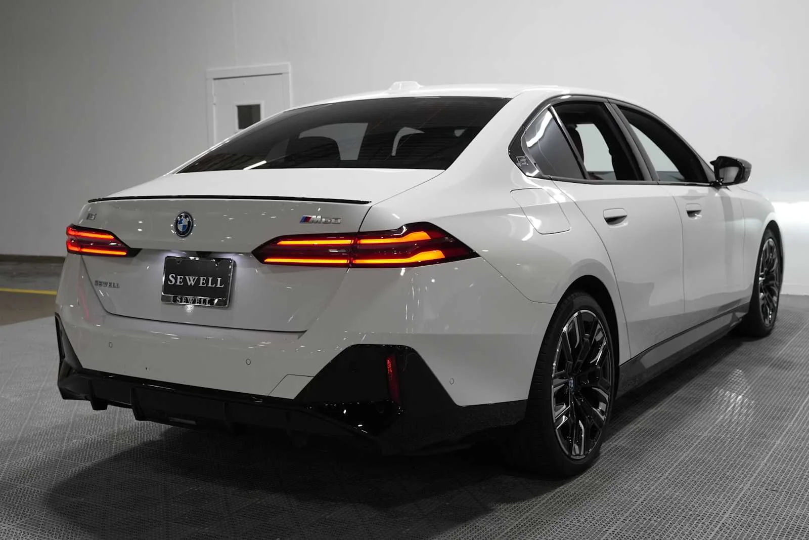 Certified Used 2024 Alpine White BMW M60 image 4