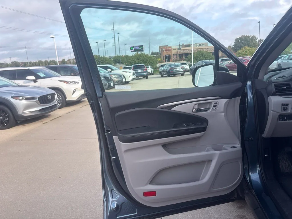 Used 2021 Blue Honda EX-L image 9