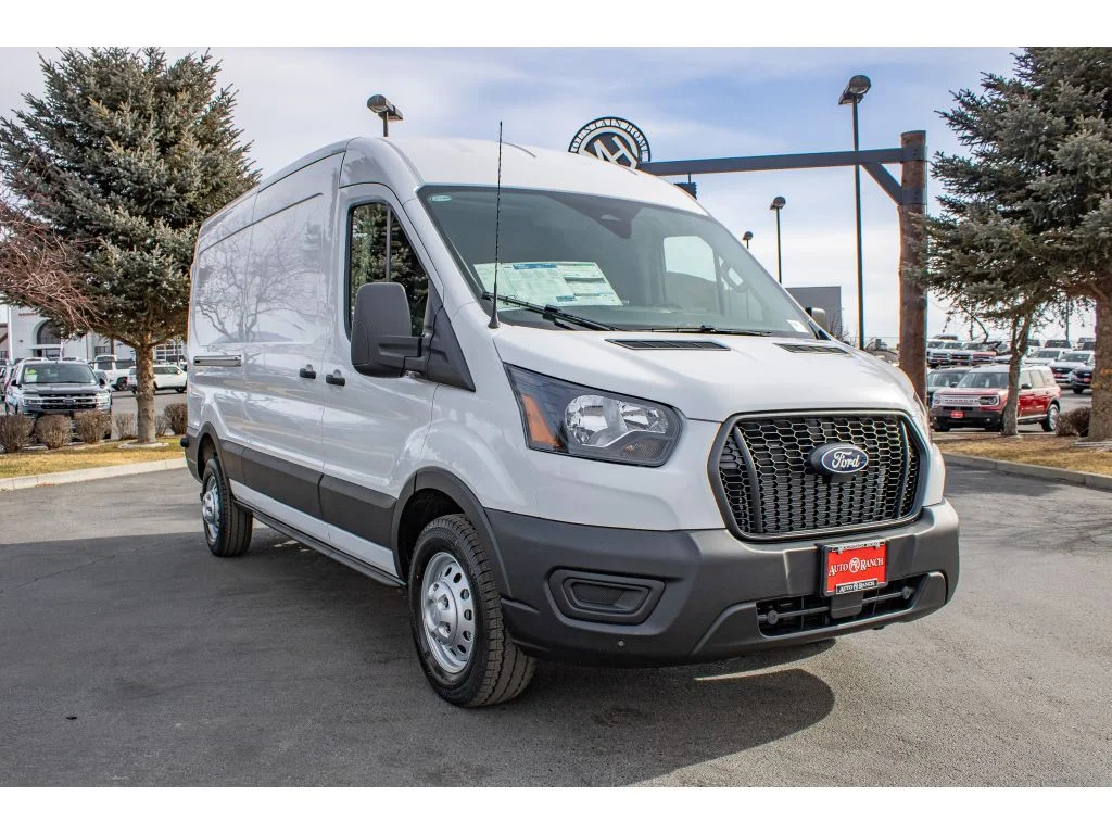 New 2026 OXFORD WHITE Ford Base image 2