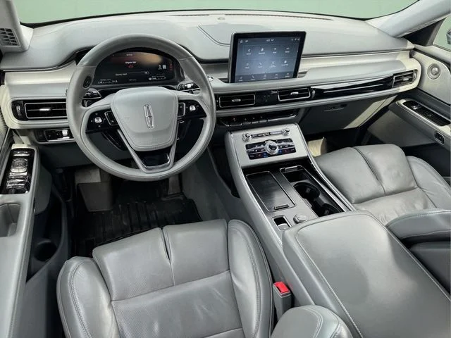 Used 2020 Blue Lincoln Reserve image 11