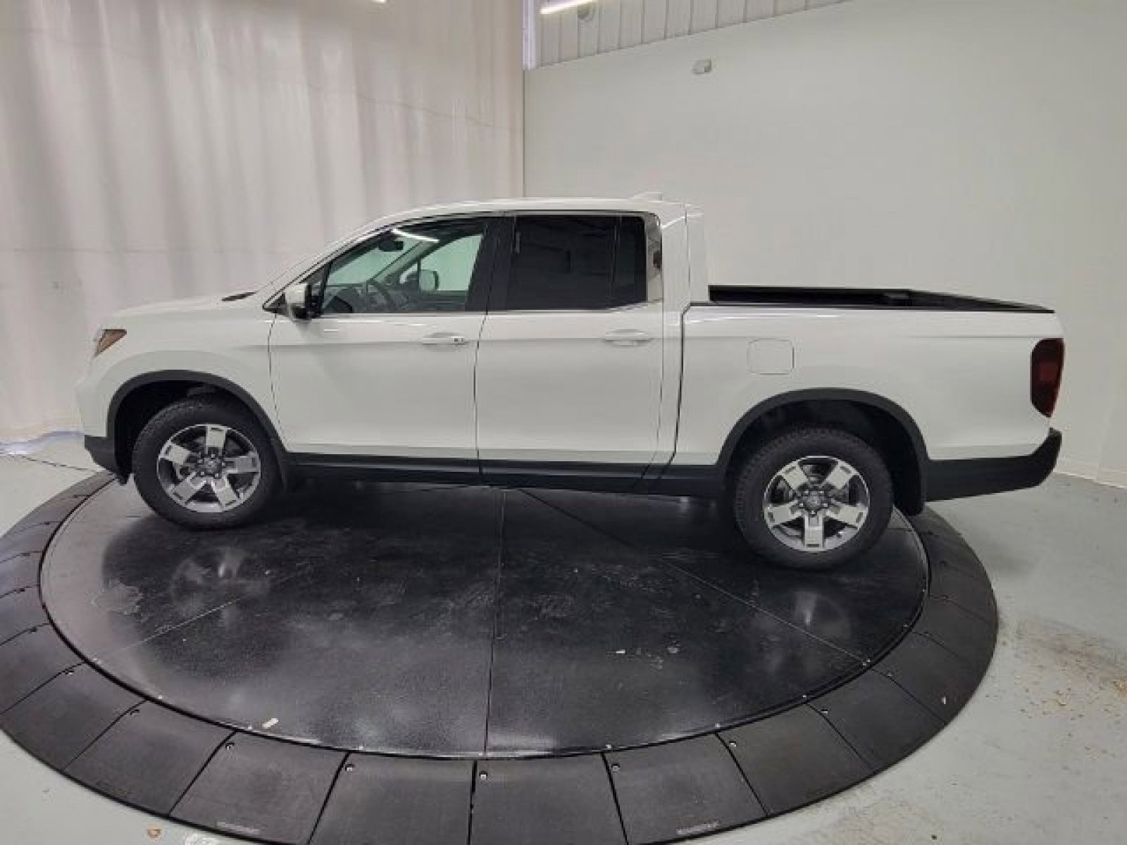 New 2026 Platinum White Pearl Honda RTL image 16