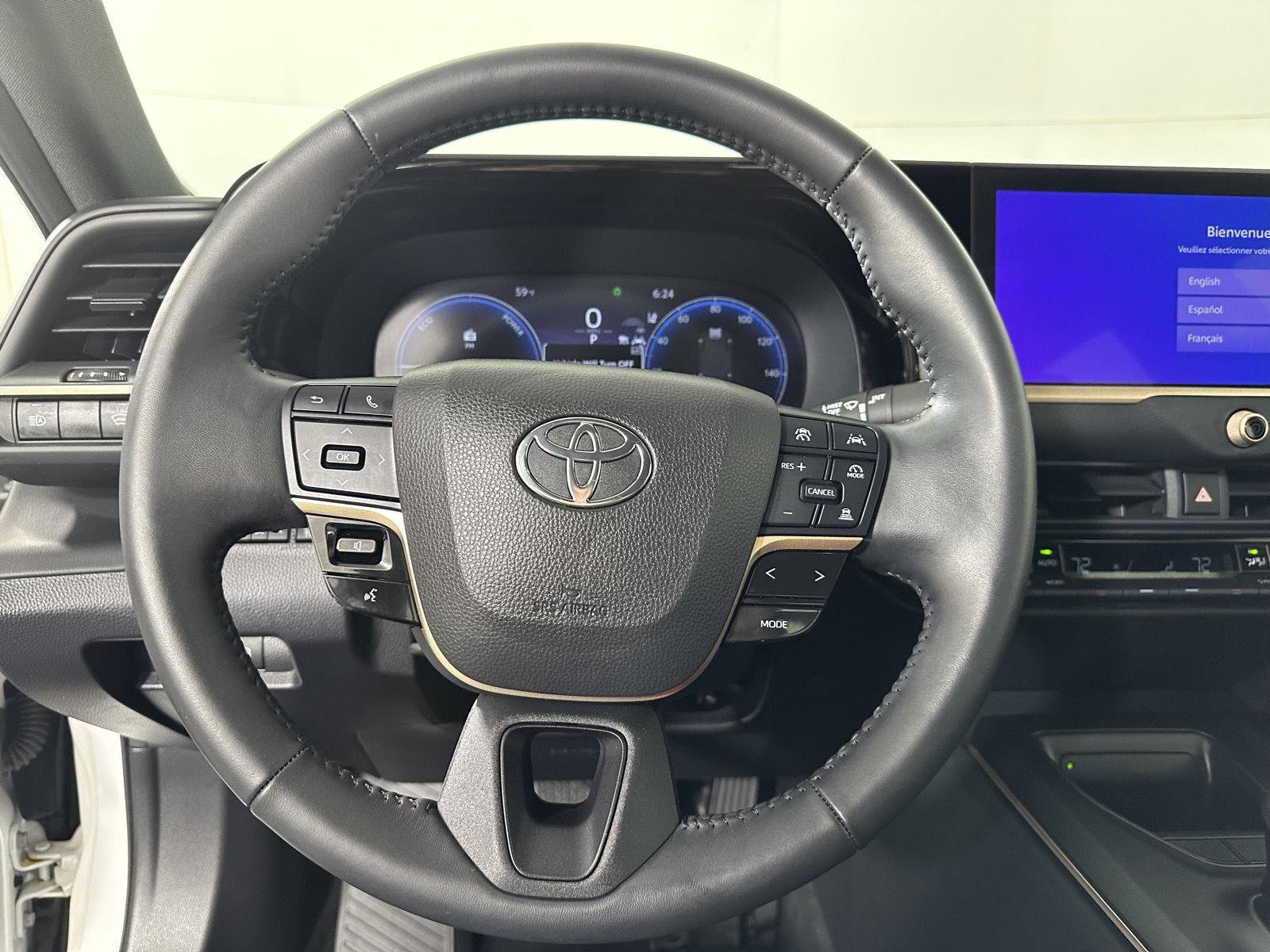 Used 2023 Oxygen White Toyota XLE image 15
