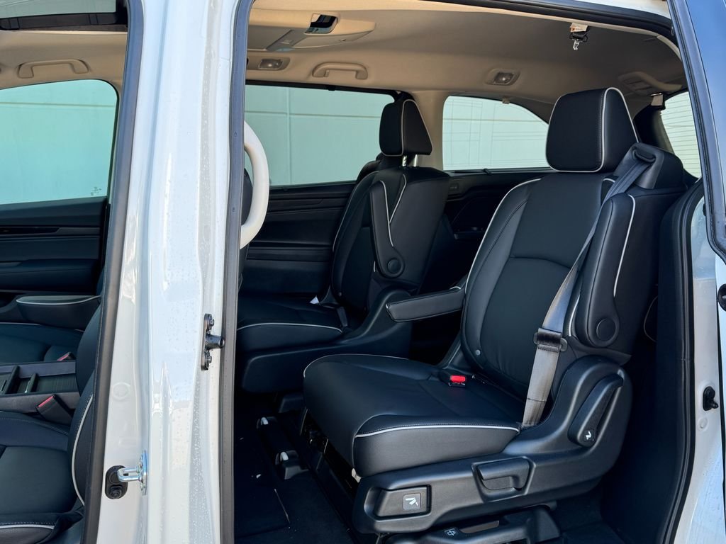 2026 Honda Odyssey Touring - Photo 14
