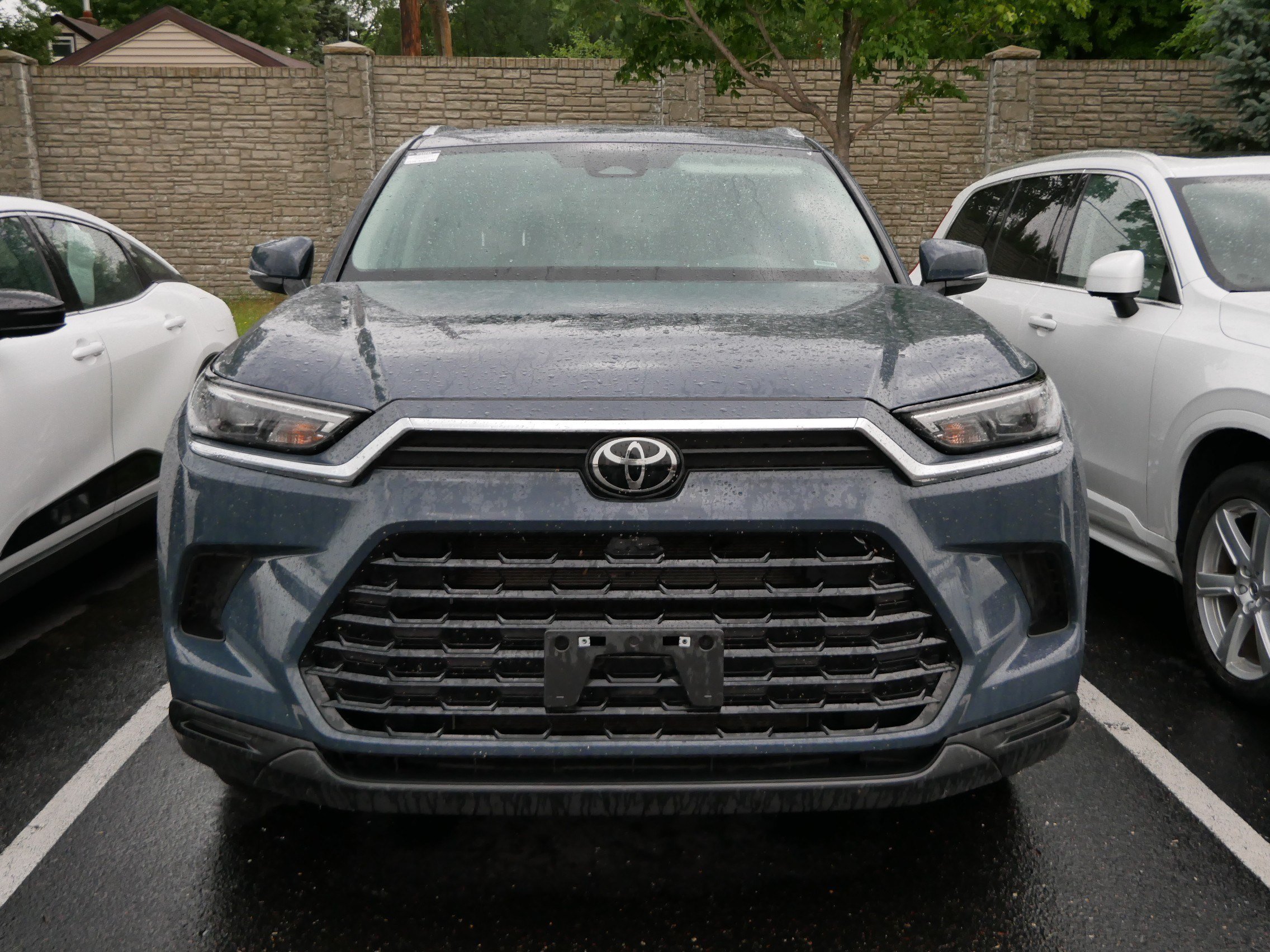 Certified 2025 Toyota Grand Highlander XLE with VIN 5TDAAAB56SS092831 for sale in Brooklyn Center, Minnesota