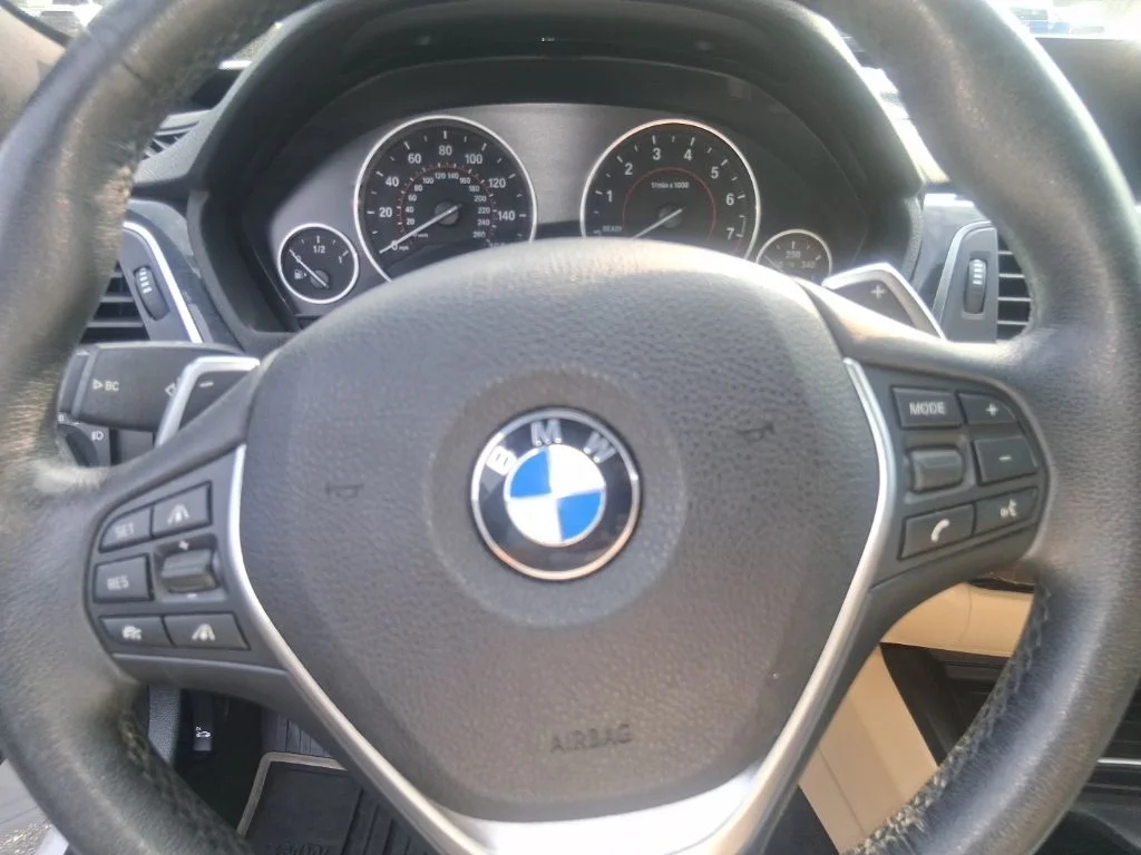 Used 2018 White BMW 330 Gran Turismo i xDrive image 9