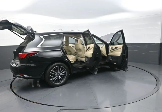 Used 2019 Black INFINITI LUXE image 37