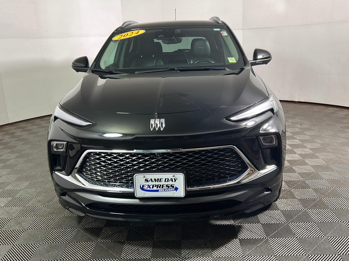 Used 2024 Ebony Twilight Metallic Buick Avenir image 12