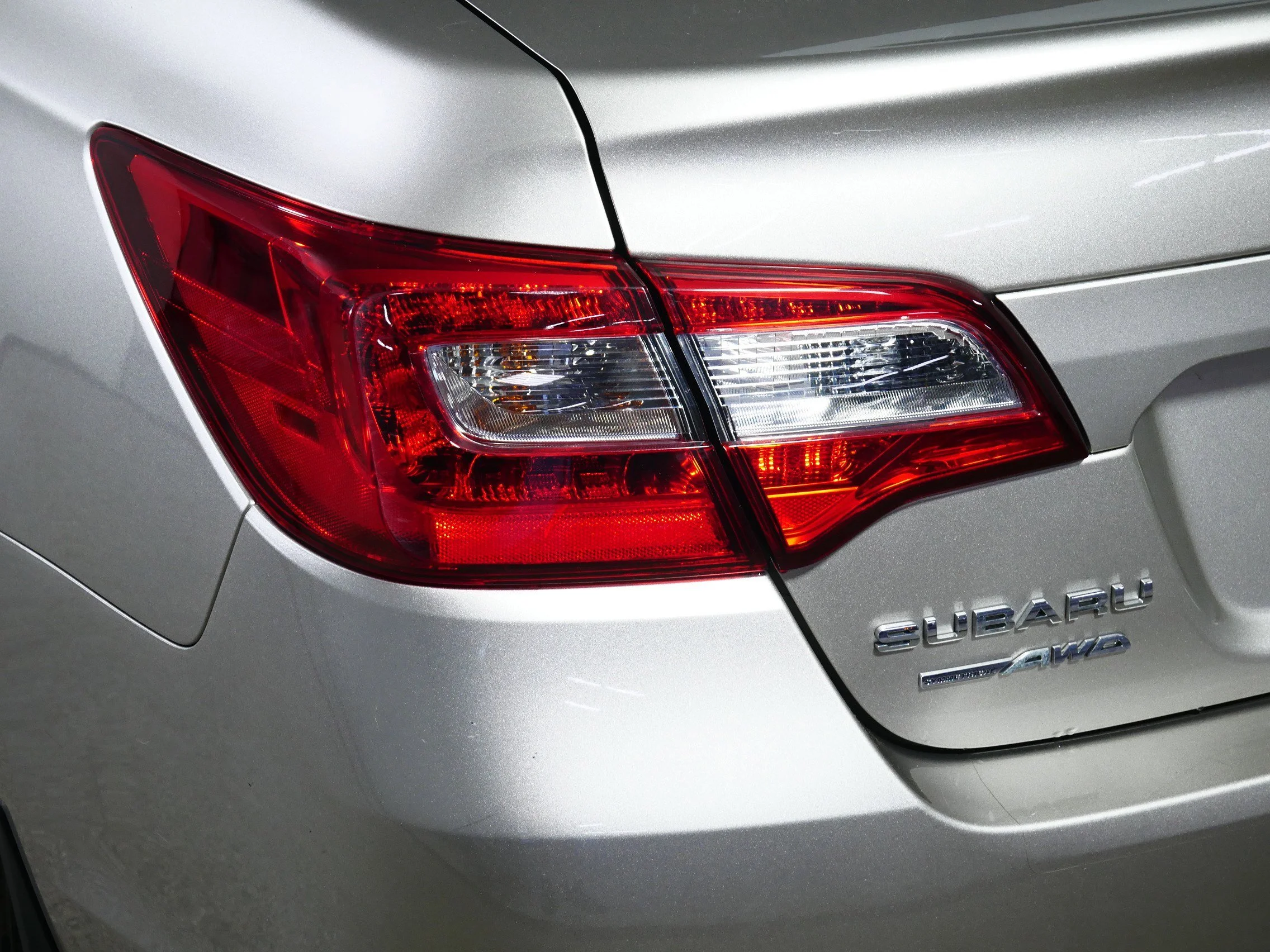 Used 2018 Tungsten Metallic Subaru Limited image 17