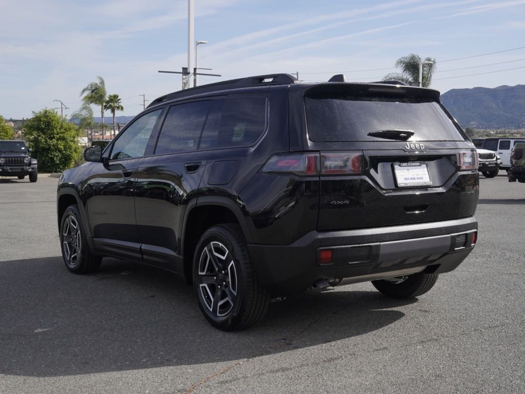 New 2026 Diamond Black Crystal Pearl-Coat Exterior Paint Jeep Limited image 5