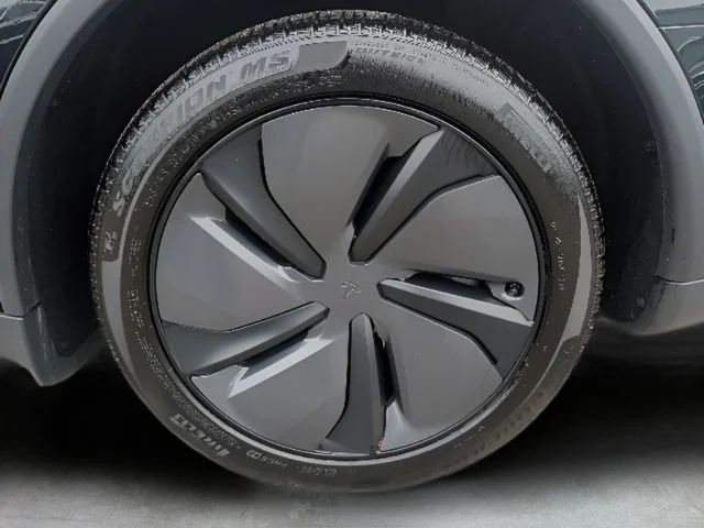 Used 2026  Tesla LONG RANGE image 9