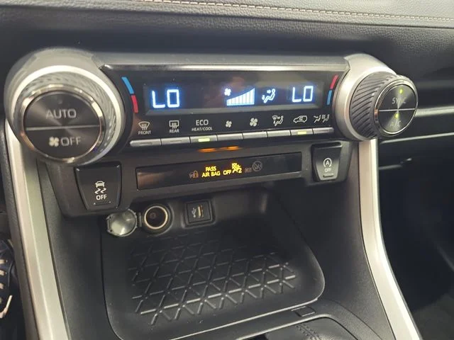 Used 2025 Ice Toyota XLE image 23