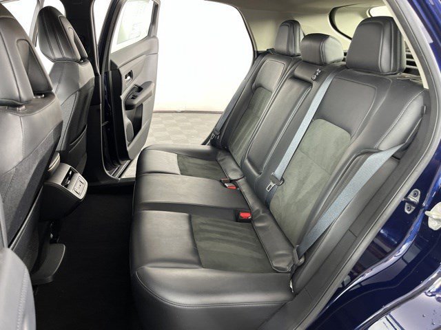 Used 2023 Deep Ocean Blue Pearl/Black Diamond Pearl Nissan ENGAGE image 36