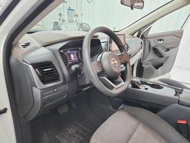 Used 2022 White Nissan SV image 19