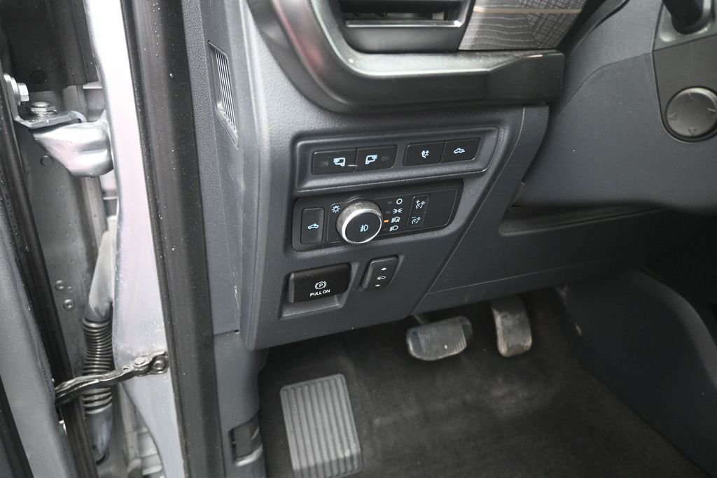 Used 2023 Silver Ford Platinum image 13