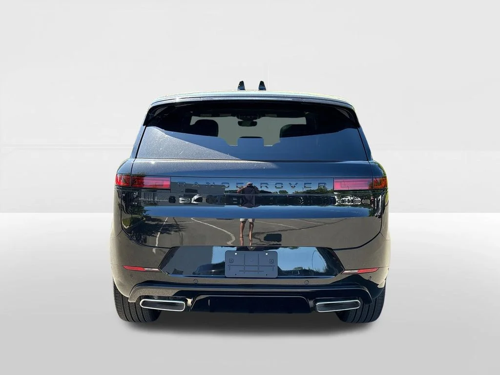 New 2026 Santorini Black LAND ROVER Dynamic SE image 3