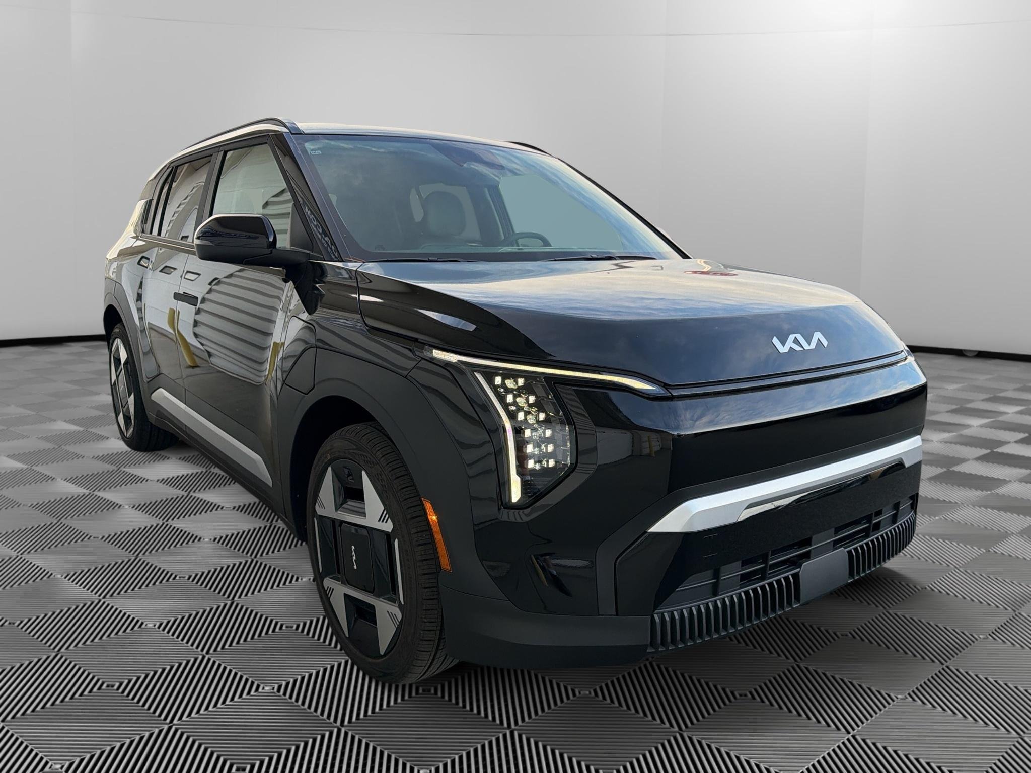 New 2027 Aurora Black Pearl Kia Wind image 3