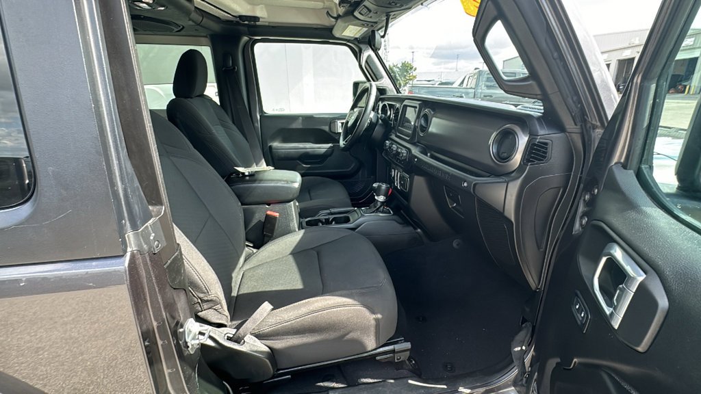 Used 2022 Gray Jeep Sport S image 19
