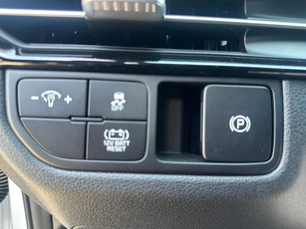 New 2027 White Kia S image 10