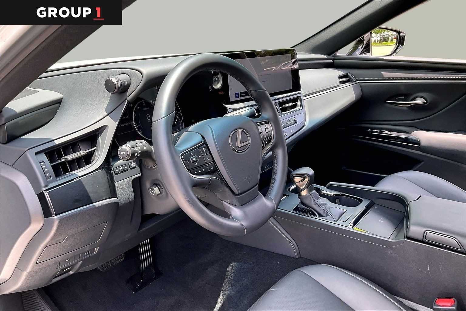 Used 2025 Eminent White Pearl Lexus  image 15
