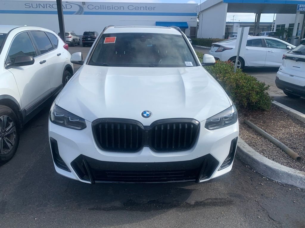 Used 2024 White BMW sDrive30i image 3