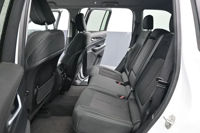 Used 2024 White Jeep Laredo image 13