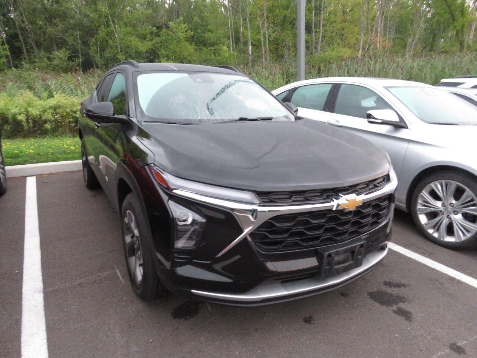 Used 2024 MOSAIC BLACK METALLIC CHEVROLET TRUCK  image 2