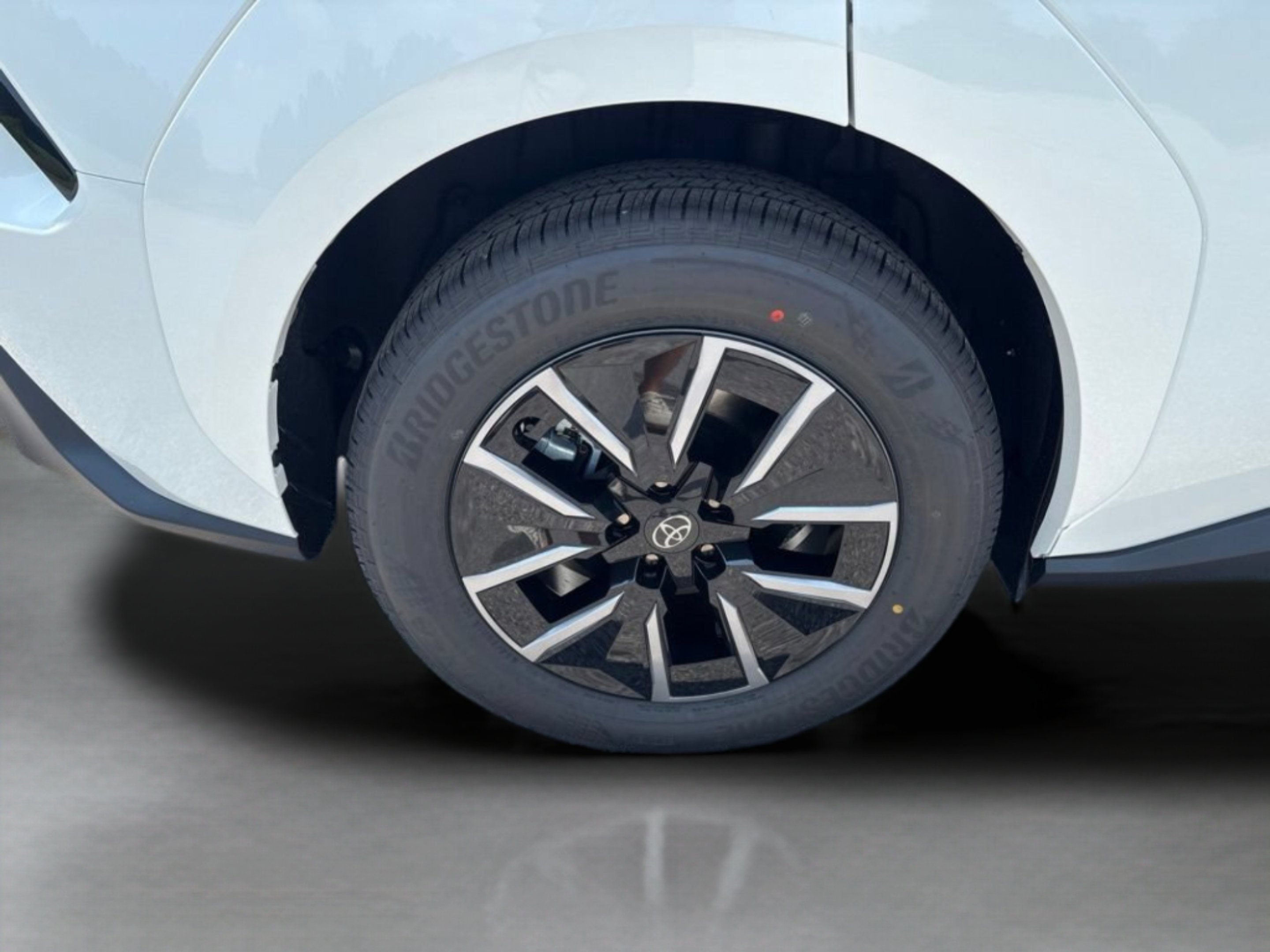 New 2026 Wind Chill Pearl Toyota XLE image 25