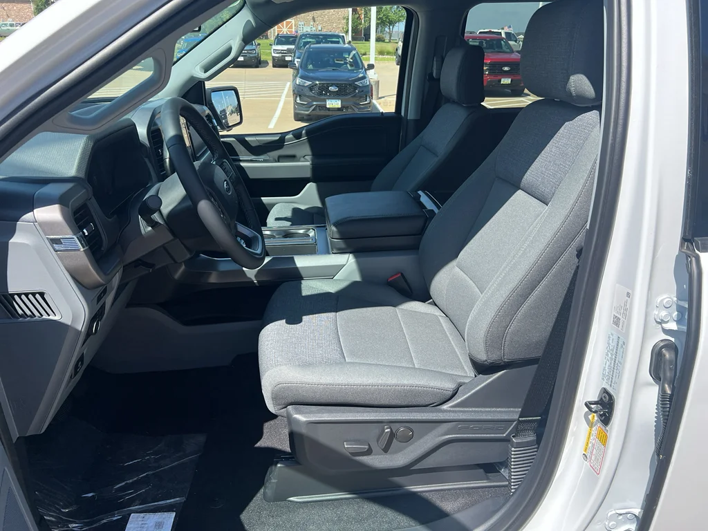New 2026 Oxford White Ford XLT image 12