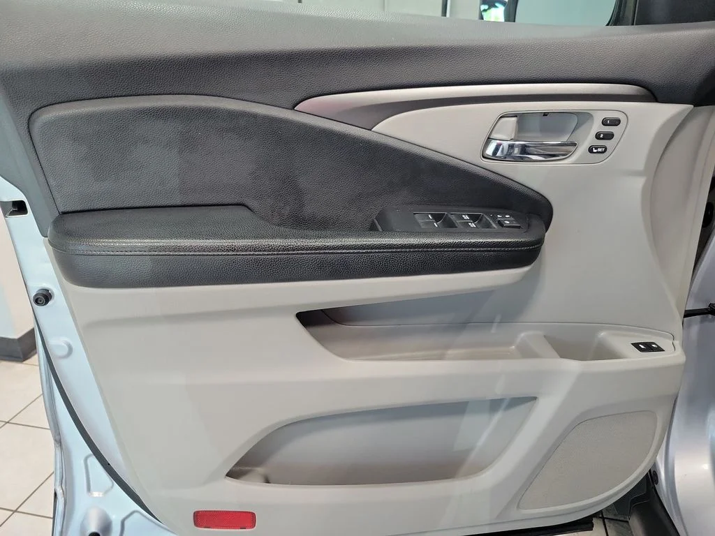 Used 2019  Honda EX-L image 37