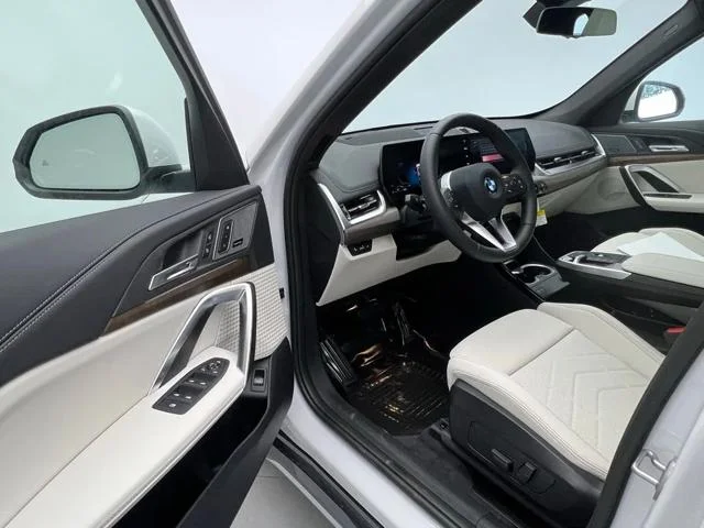 New 2026 Mineral White Metallic BMW xDrive28i image 21