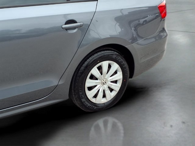 Used 2014 Gray Volkswagen 2.0L S image 19