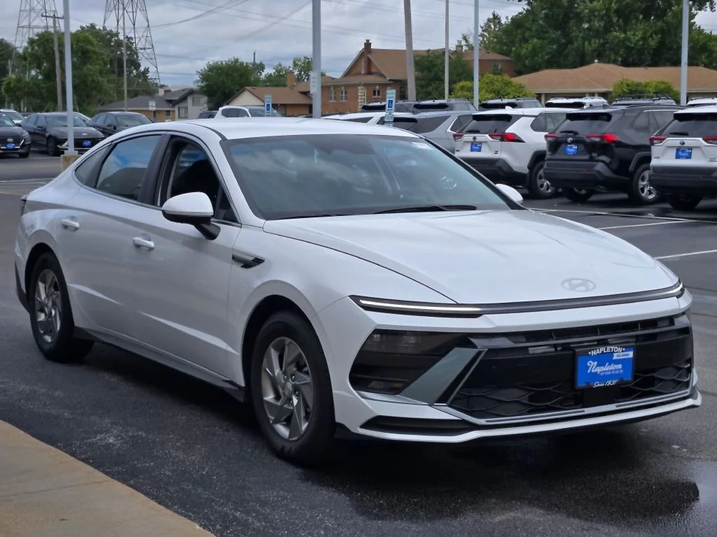 Used 2026 White Hyundai SE image 3