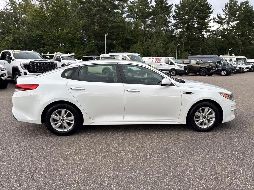 Used 2017 Snow White Pearl Kia LX image 8